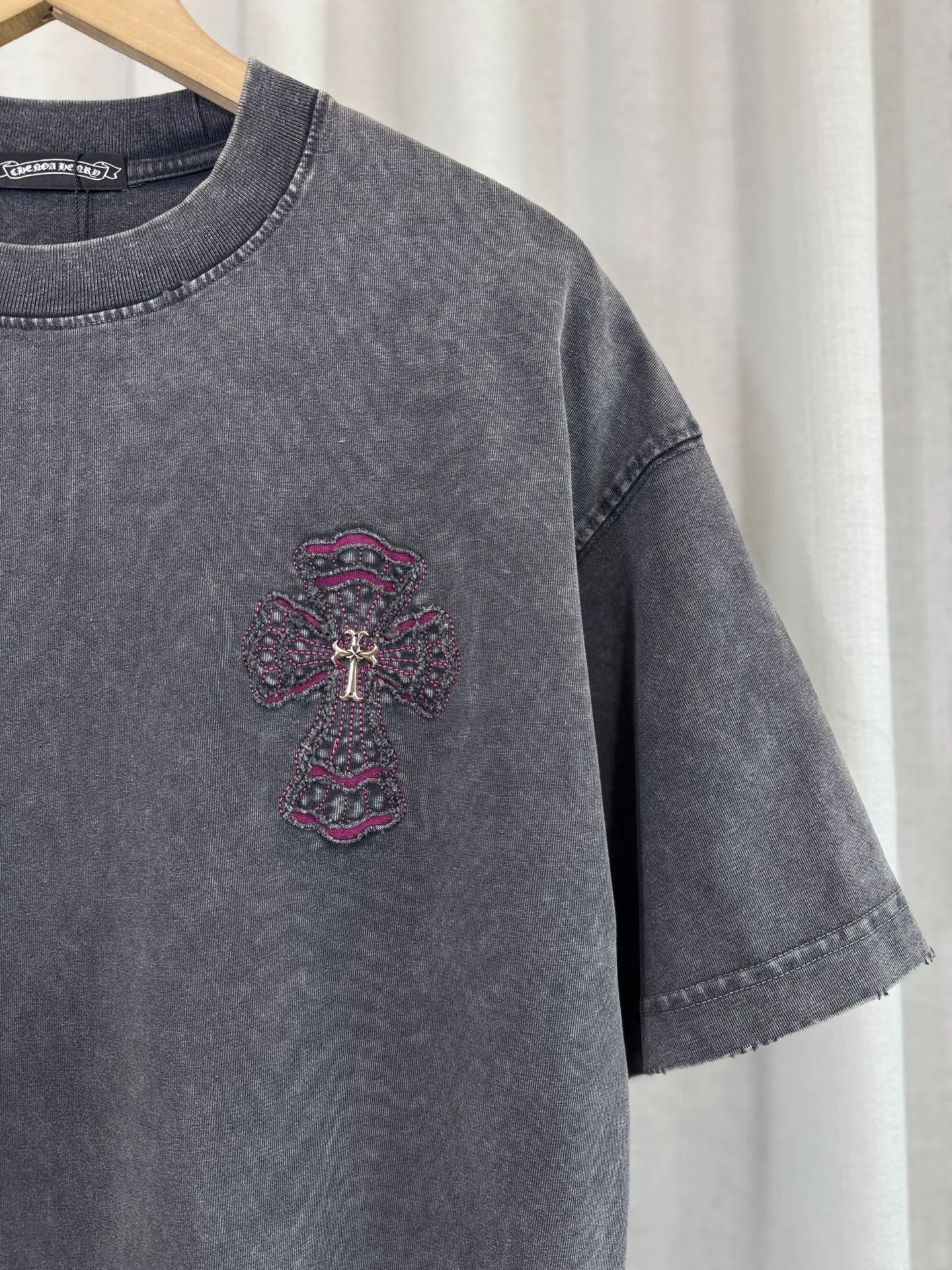 P230 ch high version Chrome Hearts 2025 spring and summer new cross patch washed short-sleeved T-shirt, fabric: 26 double yarns, 320 grams weight, cross patch embroidery, heavy washing Printing process: patch embroidery Color: blue gray Size: S M L XL Style number: 5163